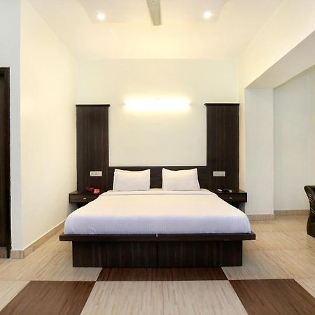 Oyo 9243 Trumpets Hotel Амритсар Екстериор снимка
