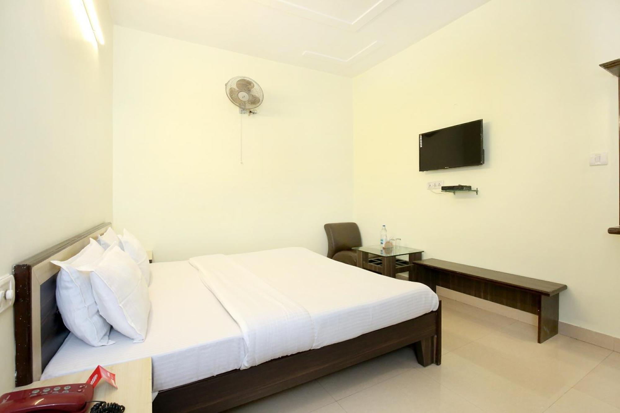 Oyo 9243 Trumpets Hotel Амритсар Екстериор снимка